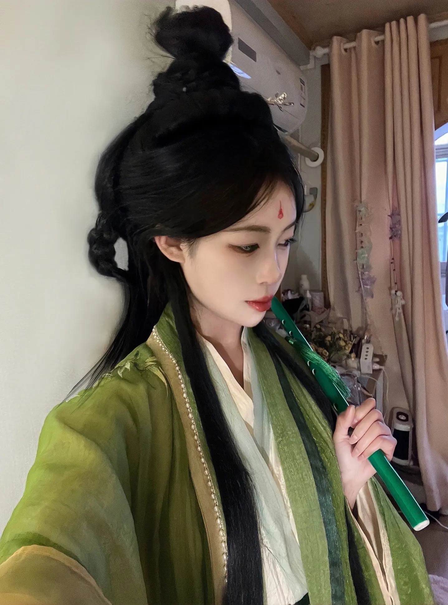 “淮竹虽为妾，霸业未娶妻”