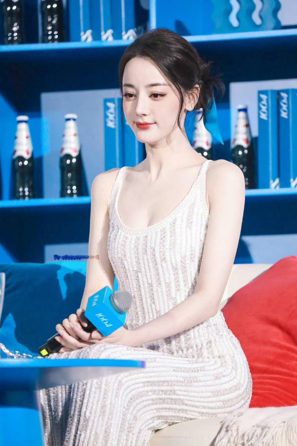 迪丽热巴0603生日快乐 dlrb 今天星期巴 dlrb 迪丽热巴“我永远不会想