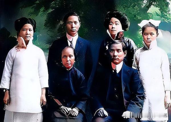 陪伴孙中山31年，为孙中山生育过3个孩子的原配，爱他就成全他
 
很多人提起孙中