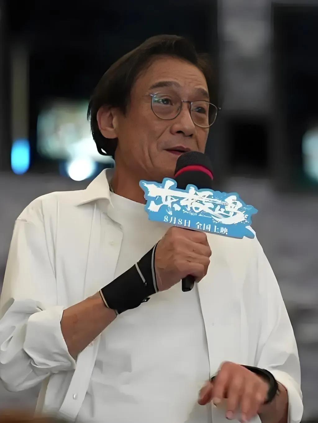 2025年8月5日，梁家辉现身电影《东极岛》北京首映礼，观影时几度哽咽落泪。他直