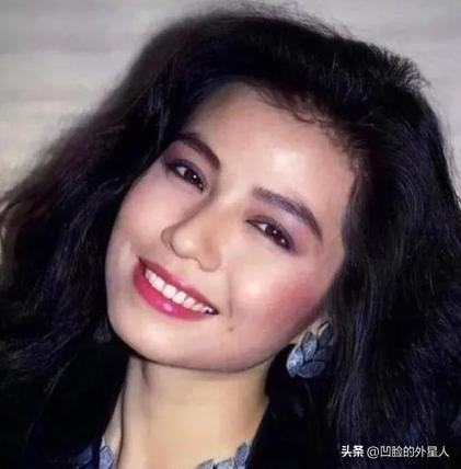 1983 年，球王贝利想带钟楚红回国，钟楚红坚决拒绝，不久一富豪出价 500 万