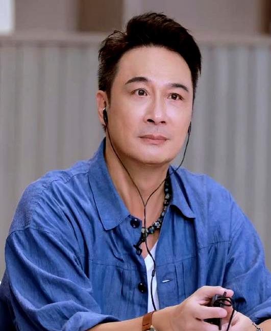谁能想到，吴镇宇的儿子费曼，顶着“星二代”这层光环，在香港知名学校里，小时候竟也