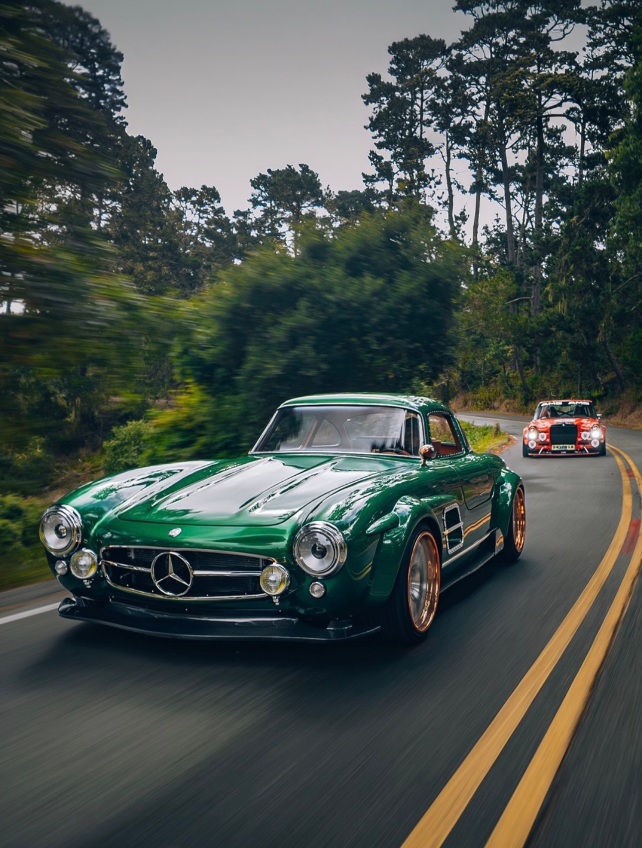 Mercedes-Benz 300 SL：鸥翼门神话300 SL 最出名的地方，