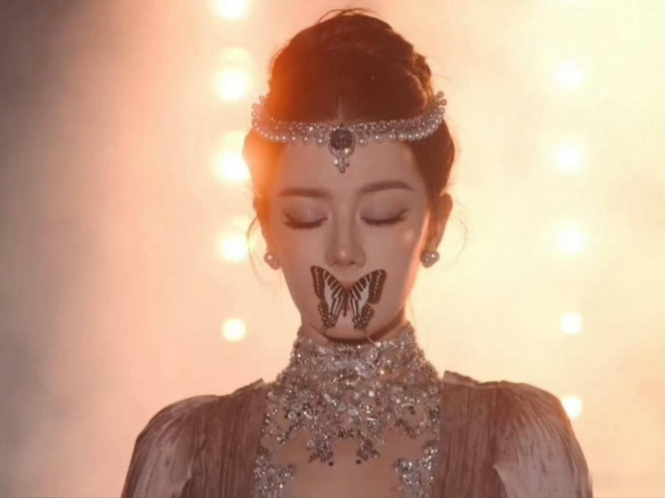 迪丽热巴神之17秒迪丽热巴美得我没话讲红毯这块就佩服迪丽热巴，迪丽热巴神之17秒
