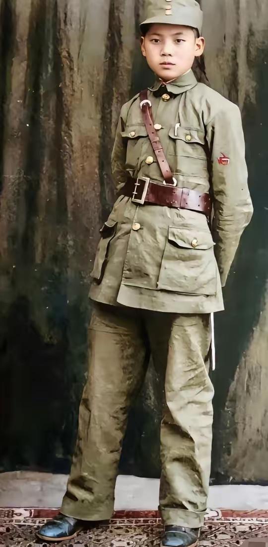 杨复兴（藏名班麻旺秀），新中国最年轻的开国大校，也是卓尼末代土司，被称为“娃娃司