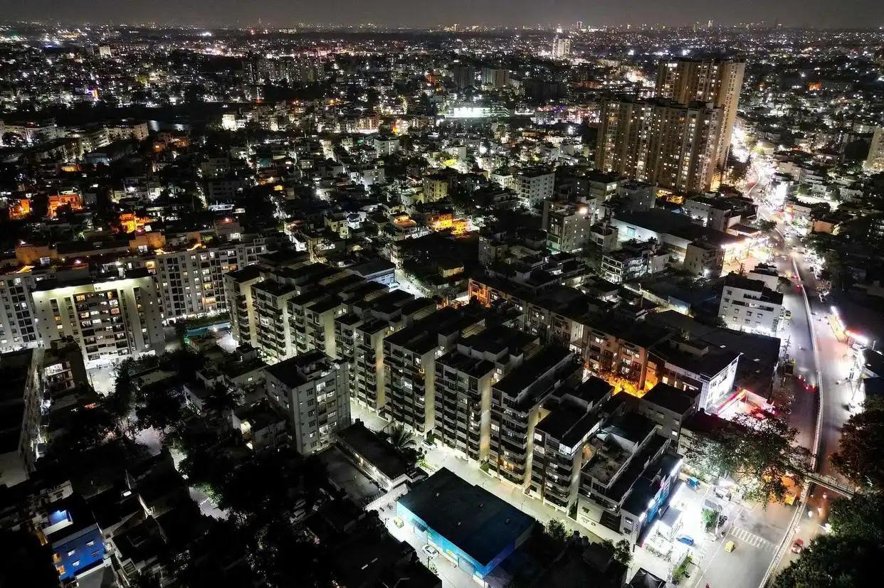 印度同时遭遇“资金绕开非AI市场”和“AI冲击传统IT外包”两股力量！
印度股市