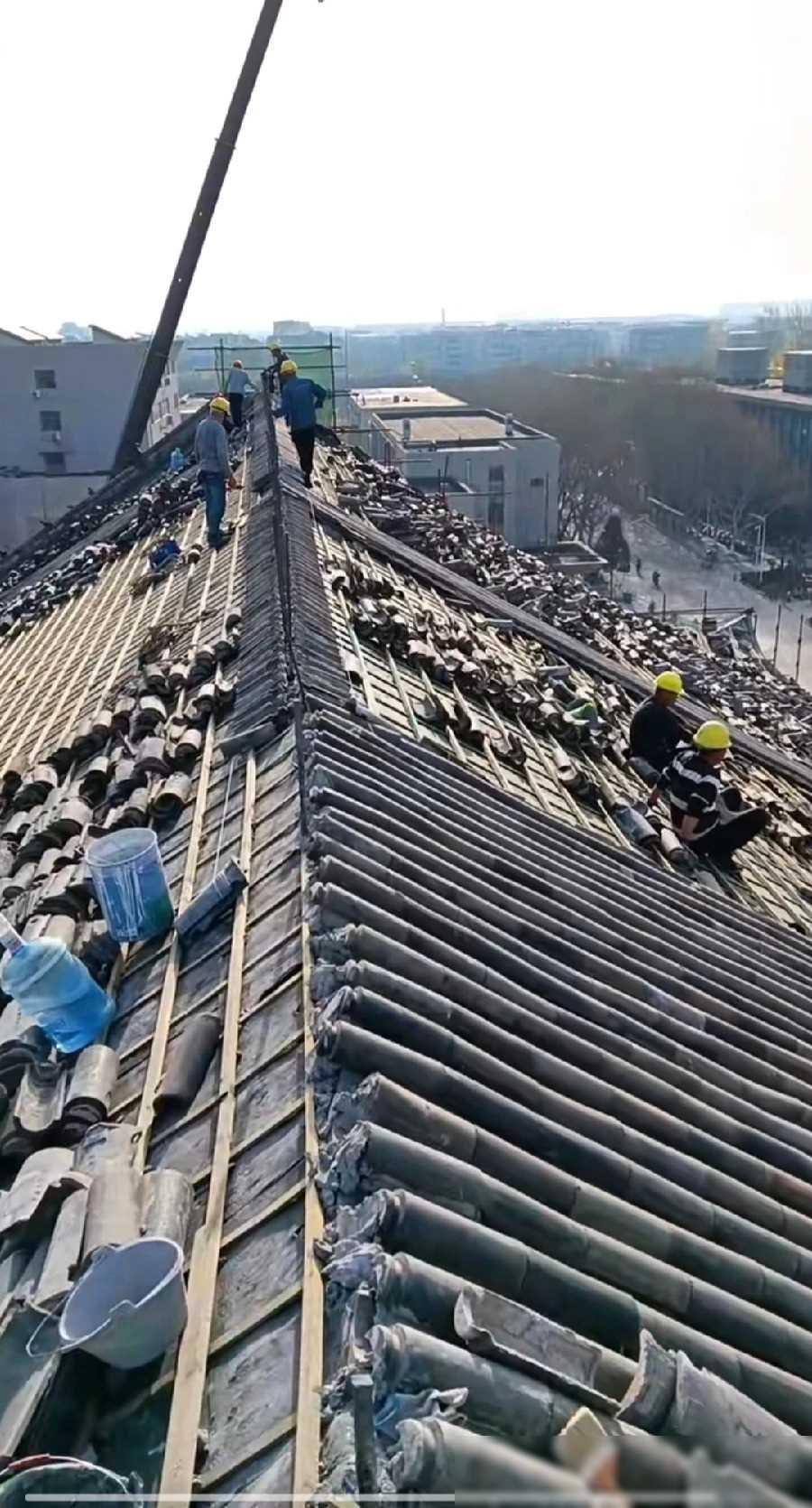 标题：河南大学大礼堂火灾：管理失控的警示
河南大学大礼堂的火灾引起了广泛关注，房