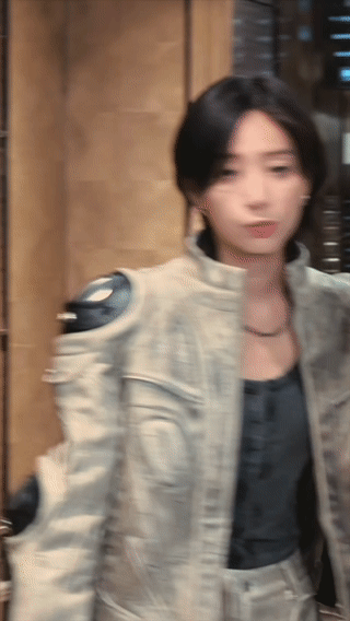 李斯丹妮张力这一块 真正的高级感往往在于“不费力”，李斯丹妮完美诠释了这一点。无