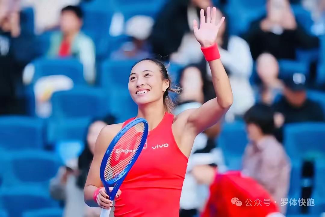 预测郑钦文2:0横扫查纳耶娃挺进中网八强。第一盘双方互保至4:4后，郑钦文连破代