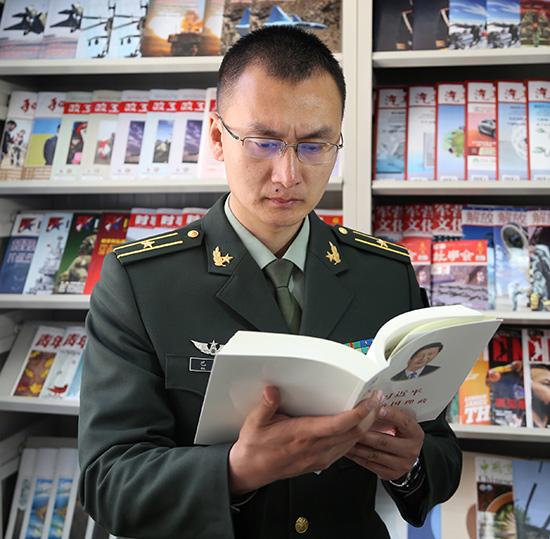 名校学子扎根北疆边防！17年戍边坚守，以初心铸国门钢墙
 
巴兴是北部战区陆军边