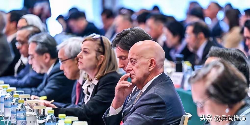 不搭理，日本想来中国

3月22日，中国发展高层论坛2026年会正式召开，现场来