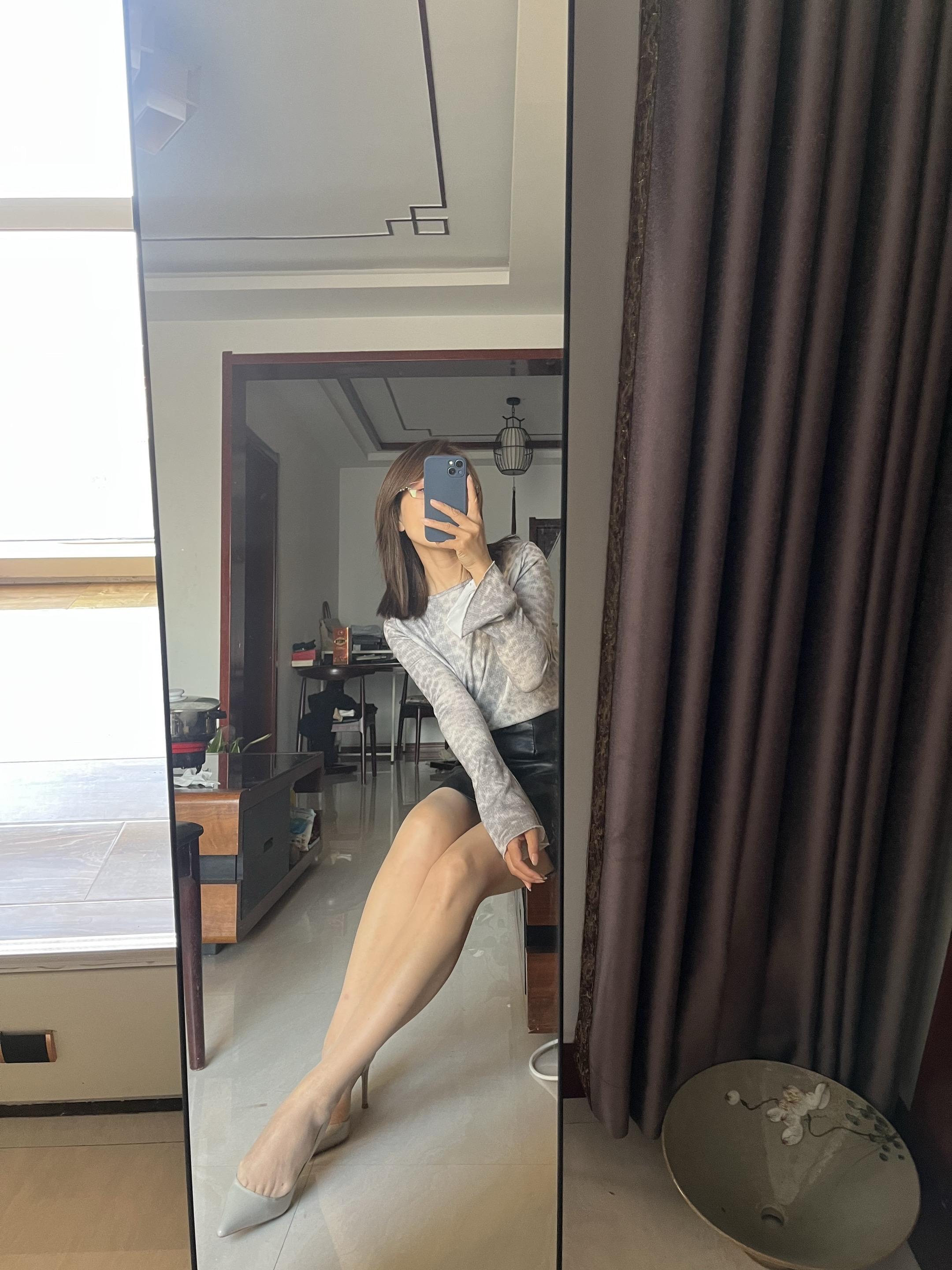 御姐ootd穿搭 穿搭对镜拍大长腿高跟鞋