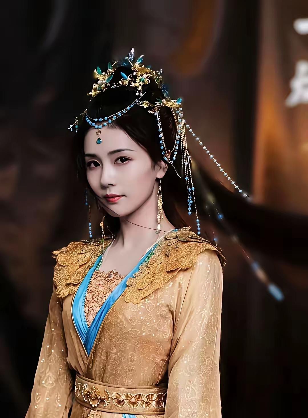 内娱一部剧养活短剧圈一群剧。

还在想，内娱一部偶像剧，光女主角就有二三十套妆造