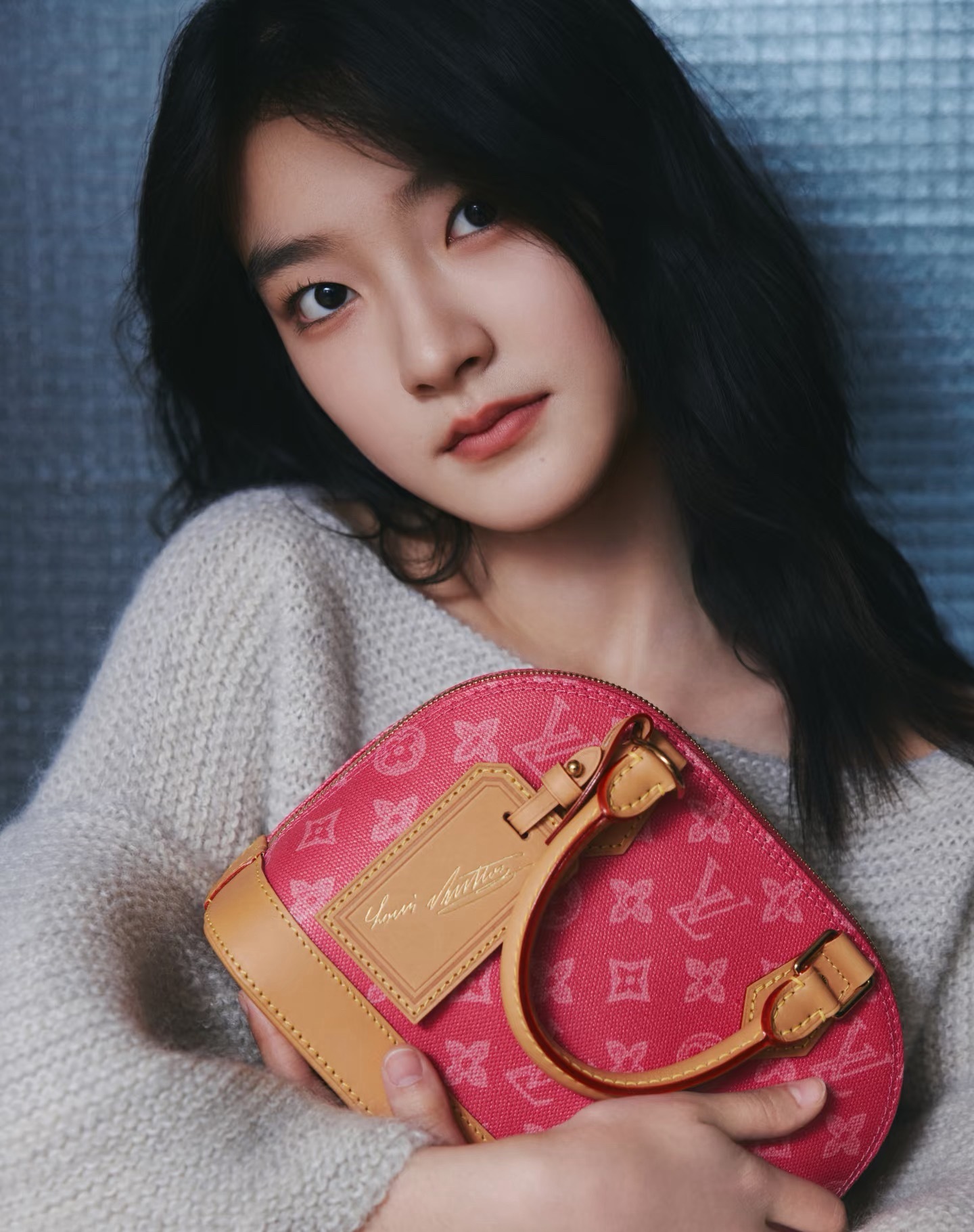 王圣迪好成熟王圣迪肉眼可见的越来越漂亮了，没有刘海看起来成熟了不少。 