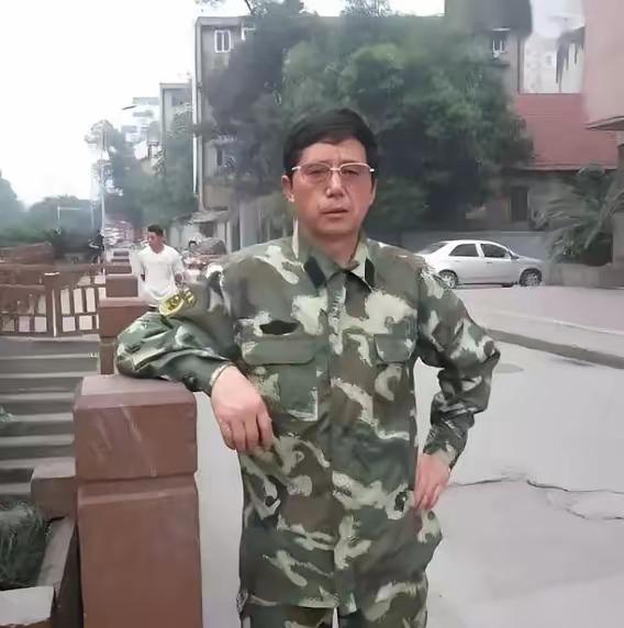 2008年，山东男子取走全家60万后消失九年，妻女恨了他九年。九年后，一通四川来