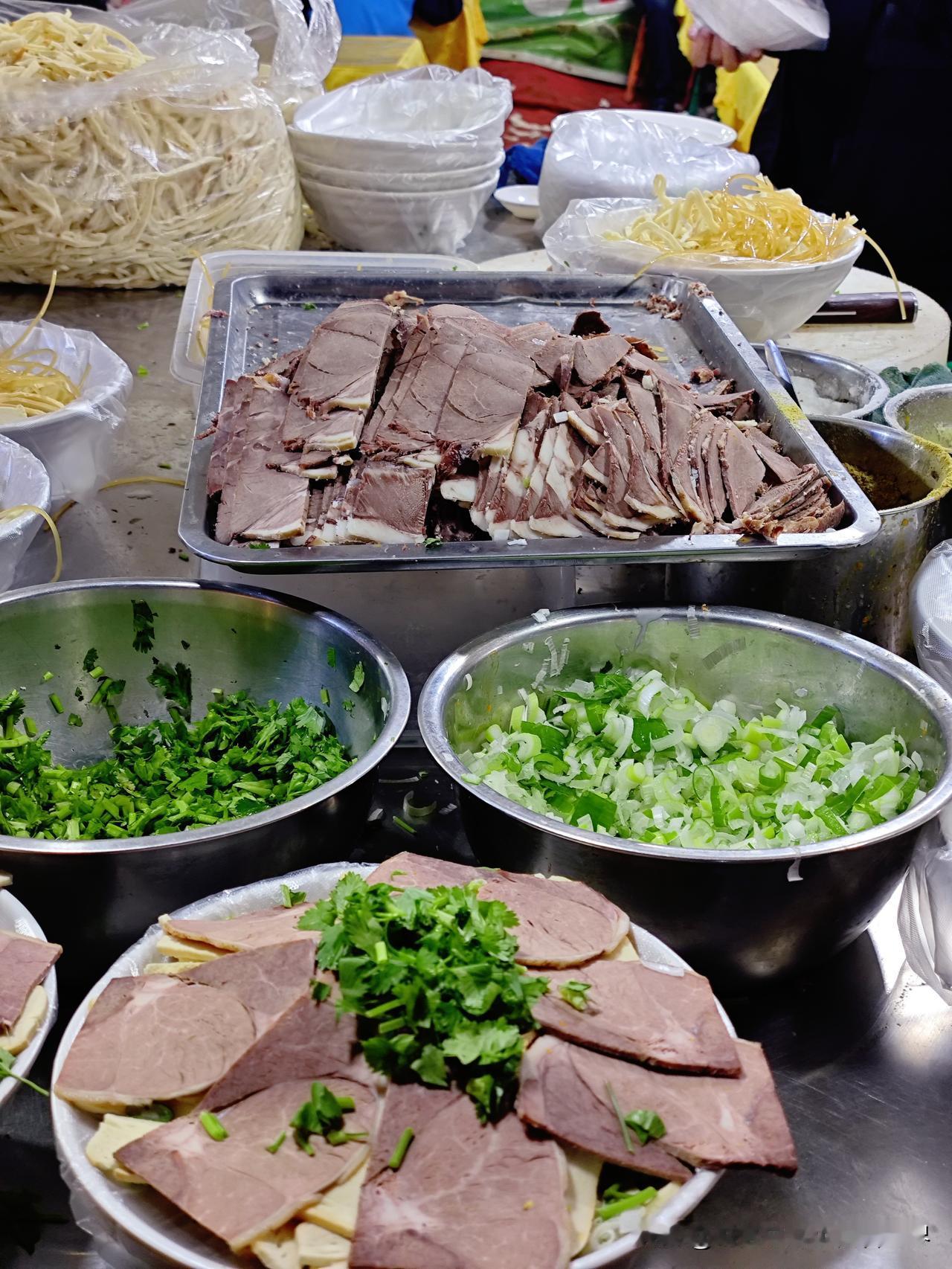 分享我这周有趣的事：天阴过会，美食多，还有秦腔和马戏，适合闲人散步消食游玩。