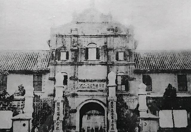 1949年，李默庵来到程潜家，说：“听说程主任要走起义之路，以救湖南？”程潜听罢