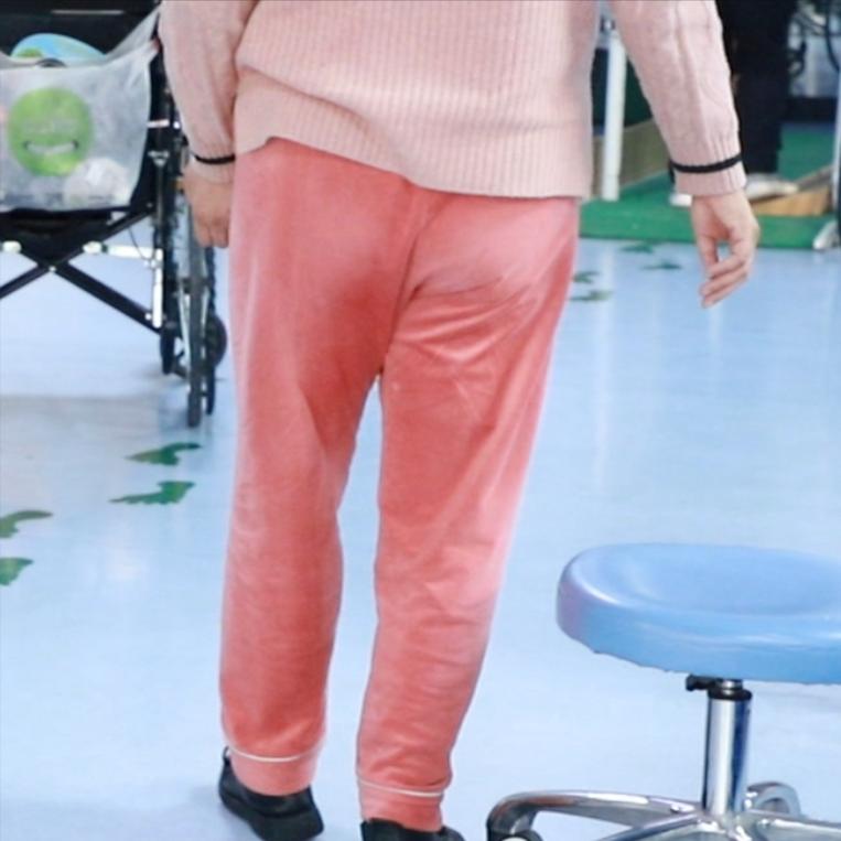 告别轮椅！偏瘫的她再次稳健行走

偏瘫带来的困扰，对许多患者来说如同一道沉重的枷