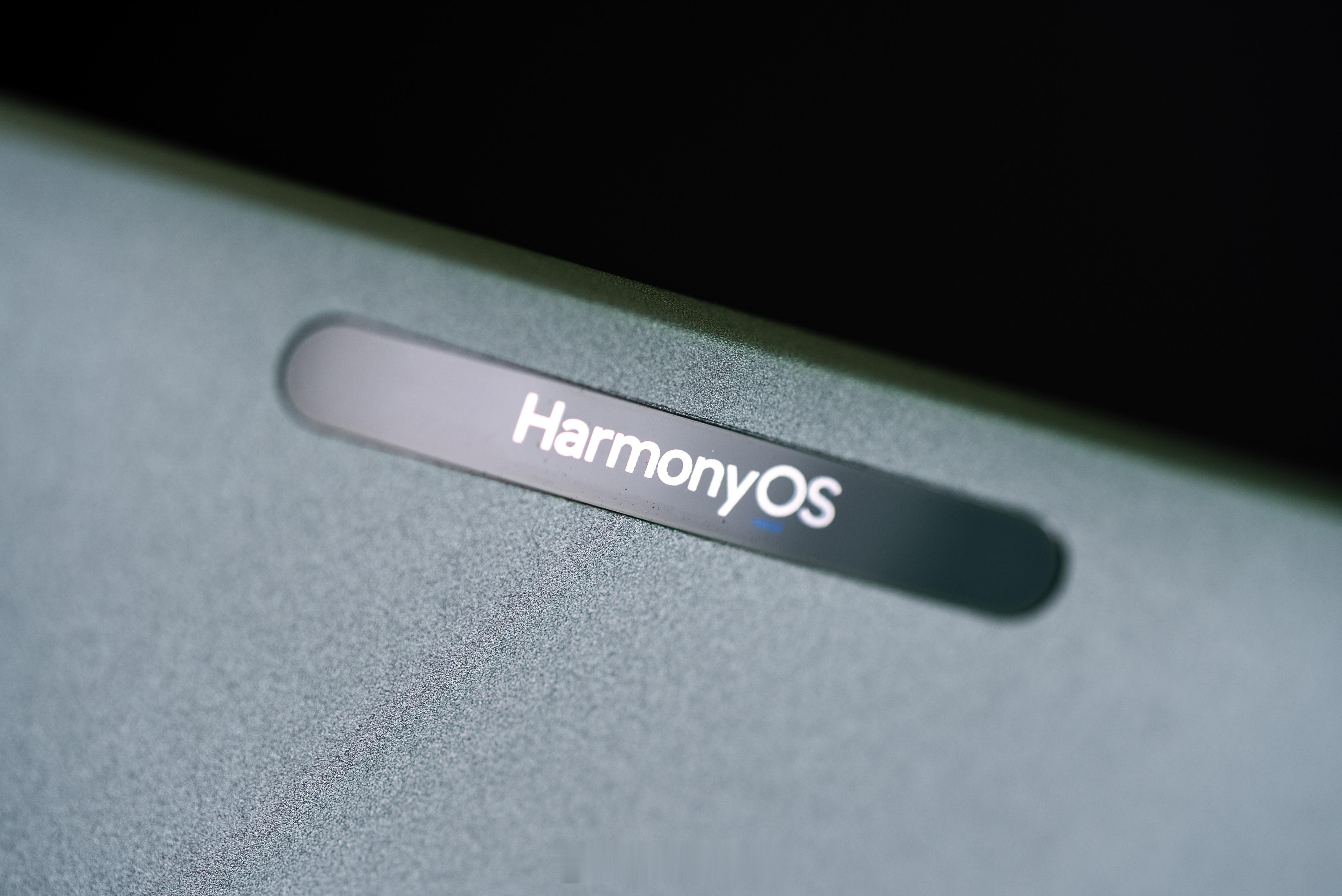 华为新款鸿蒙电脑来了 来看看这是啥，全新华为 MateBook 14 鸿蒙版，我