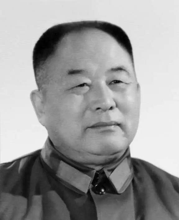 1969年，一纸非同寻常的提拔。李德生被领袖看重，任命却悬而不决；掌控军队灵魂的