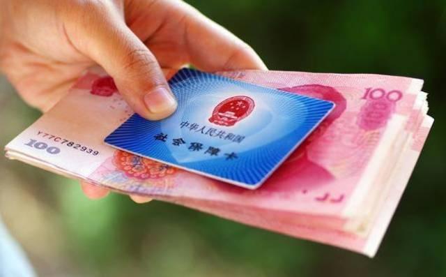 别怪我没提醒你，养个儿子真不如坚持交二十年社保。辛苦打拼也就二十年，不用操心孩子
