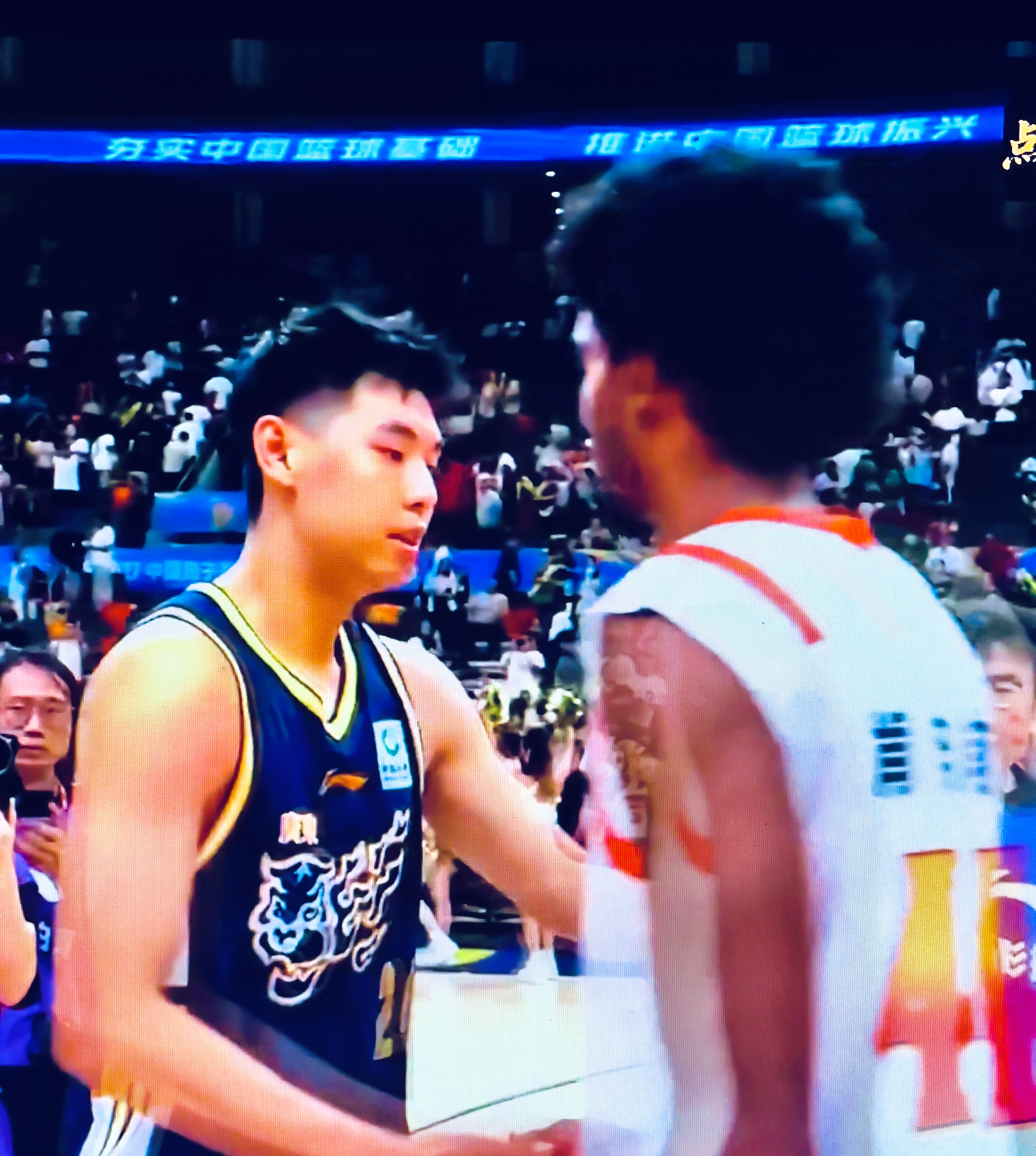 cba广东男篮vs江苏男篮 赛前广东排名倒数第五，江苏倒数第二，这对难兄难弟比赛