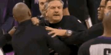 他靠“一滩烂泥”般的演技，本赛季已领5次技犯。
但联盟，准备掀桌子了。
画面里，