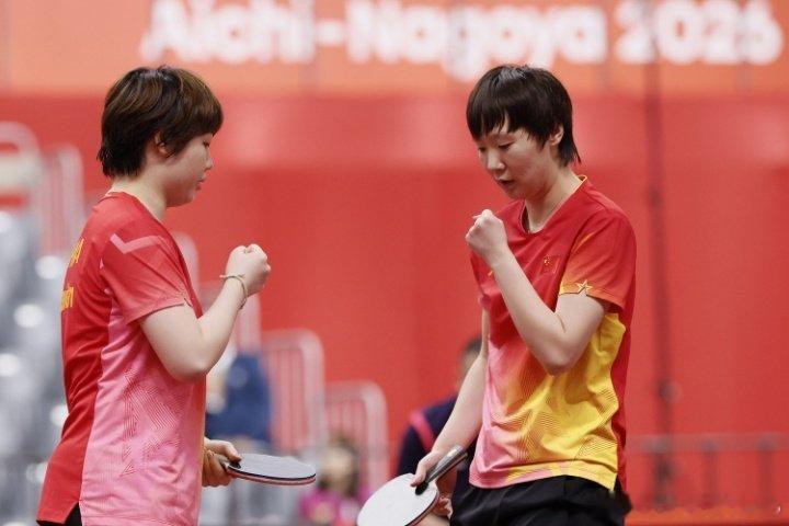 【王曼昱蒯曼三金王】9月28日，亚运会乒乓球女双决赛，王曼昱/蒯曼4-0张本美和