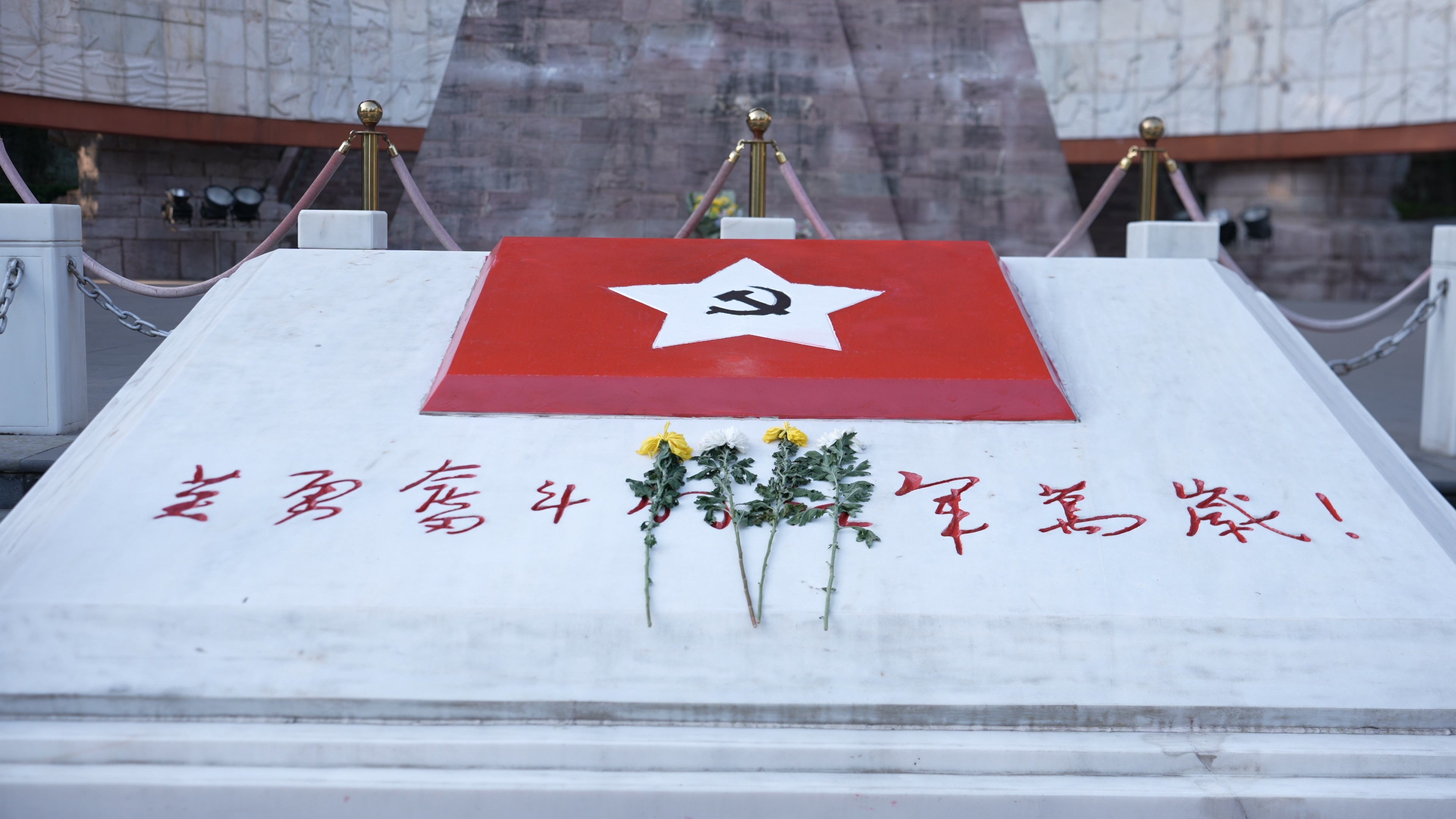 在遵义重温长征记忆从长征岁月到今天，遵义始终保存着一份厚重的红色记忆。那些矗立的
