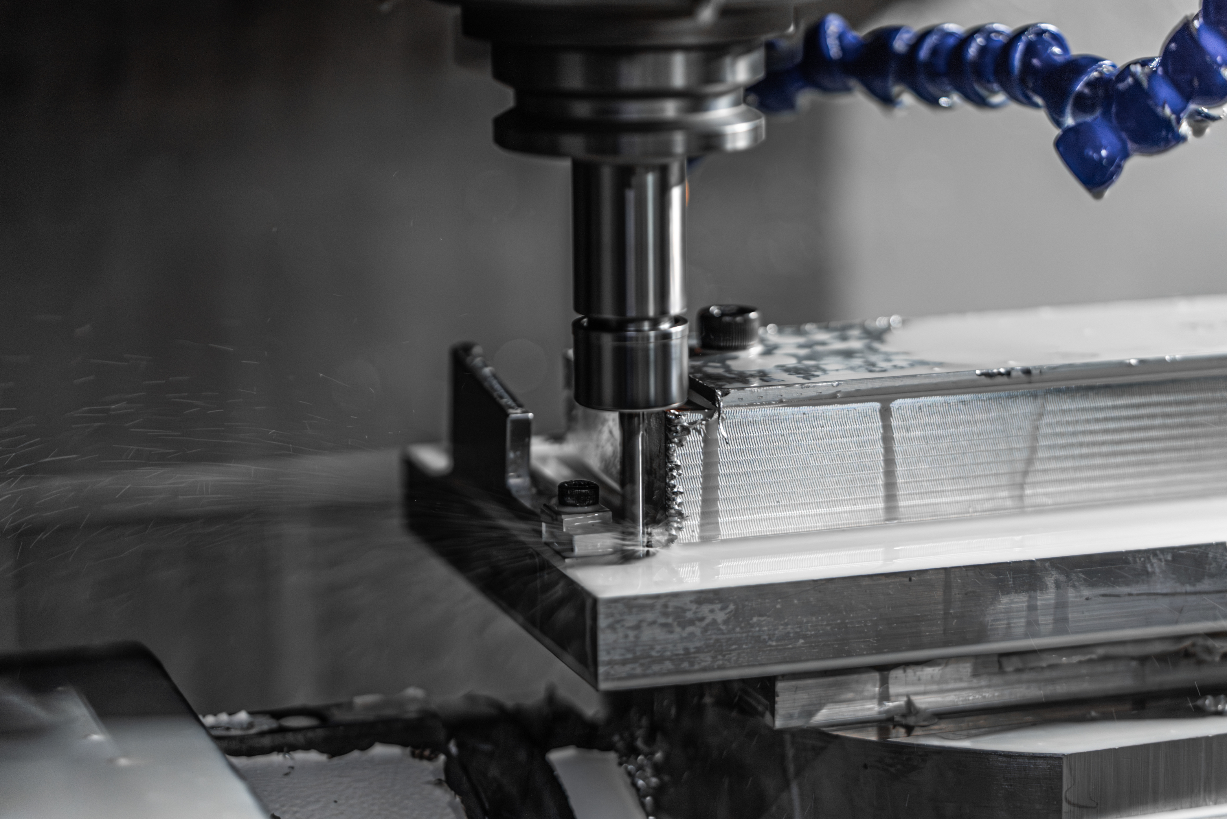 Retro 63 RT 这个产品，就不考虑成本了。 AM 标准的全铝合金 CNC