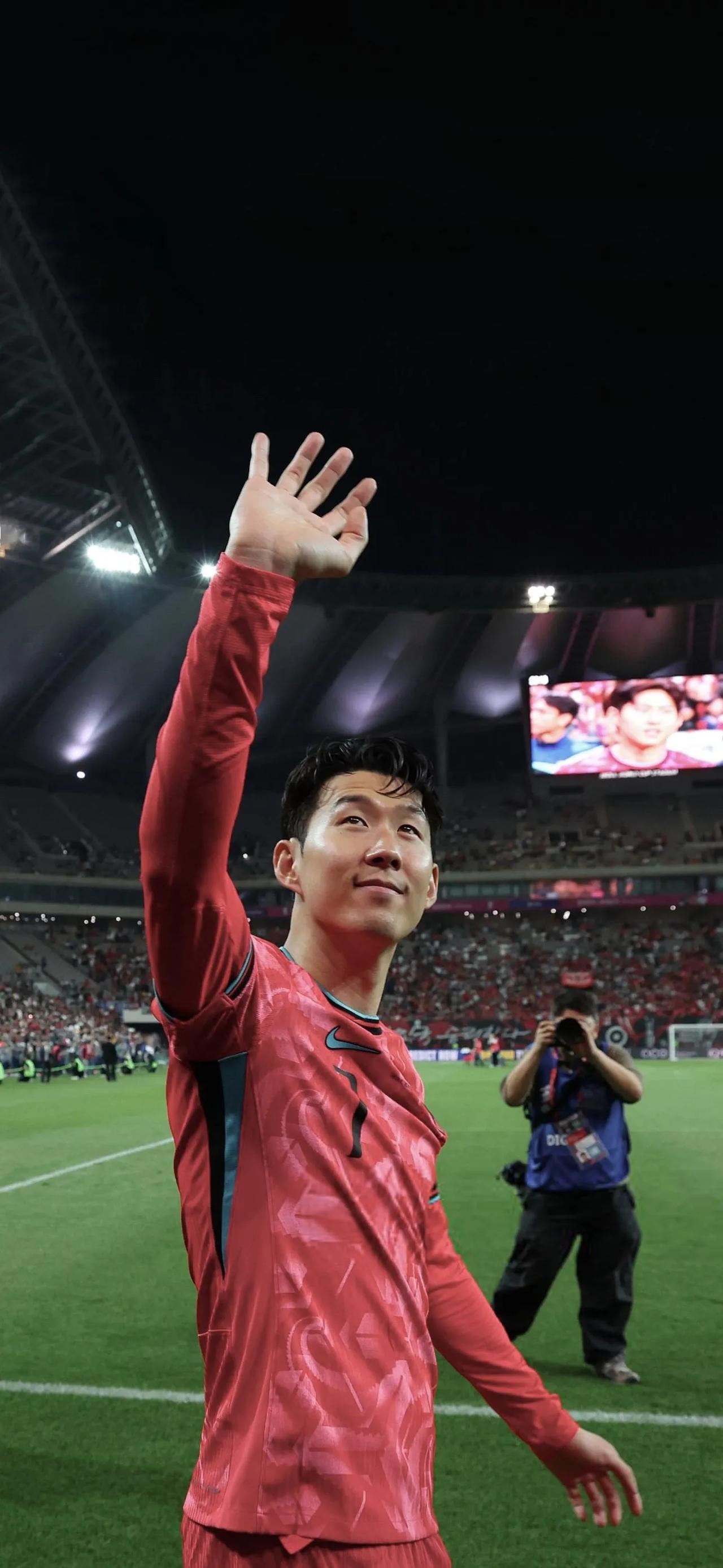 【模棱两可的回答】在周二结束的世界杯预选赛中，韩国主场4-0大胜科威特。赛后，孙