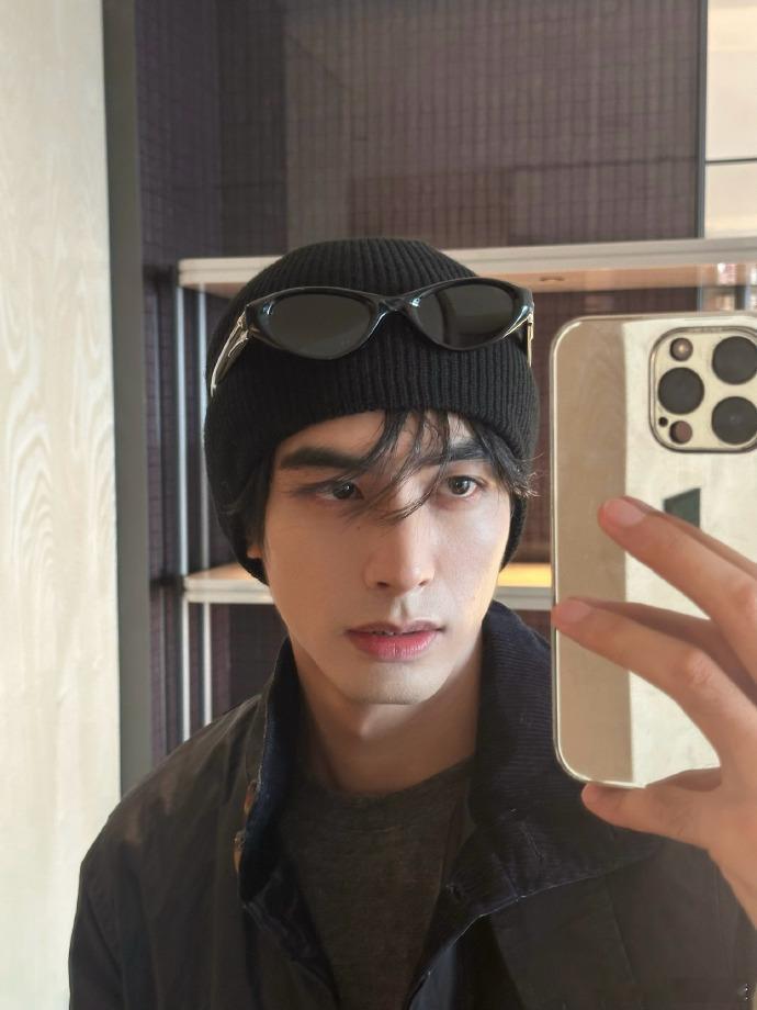 宋威龙台前bking台下不敢talking 宋威龙台上是超酷的bking，冷峻气