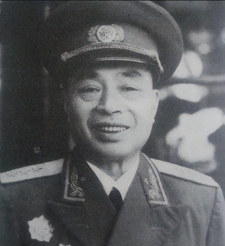 一九五四年青岛，一位农妇坚持要见开国上将，自称是他失散二十五年的结发妻子
192