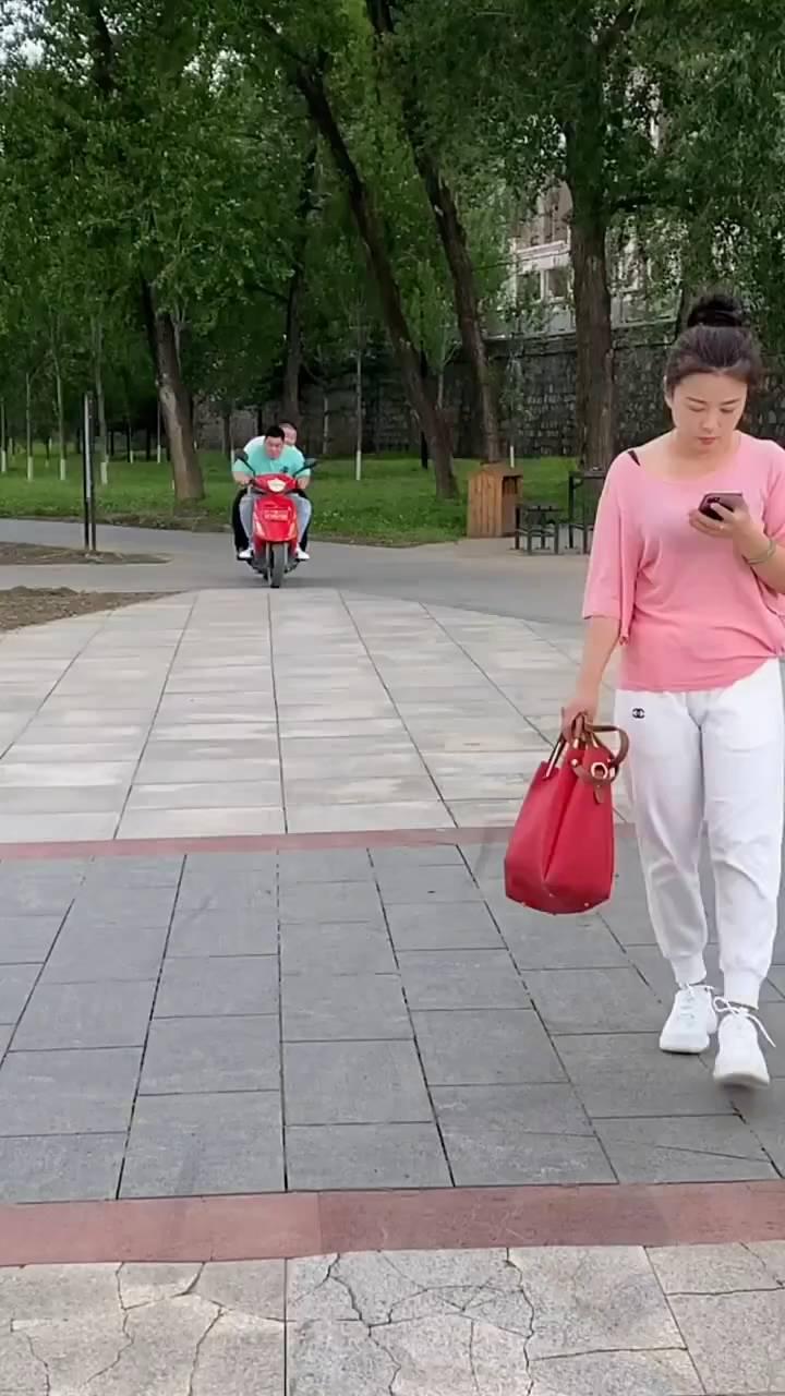 幽默搞笑段子。