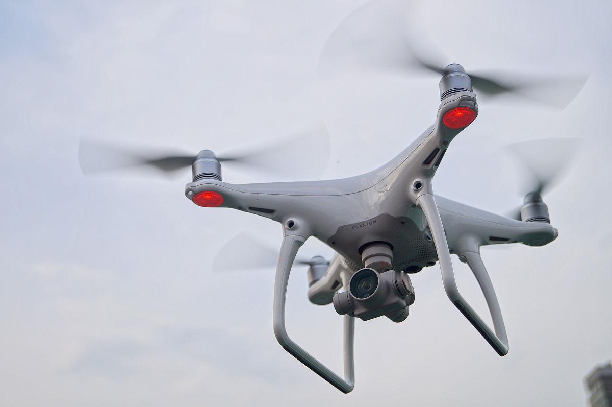 "中国无人机到底威胁了美国什么？"当美国联邦通信委员会（FCC）将大疆列入国家安