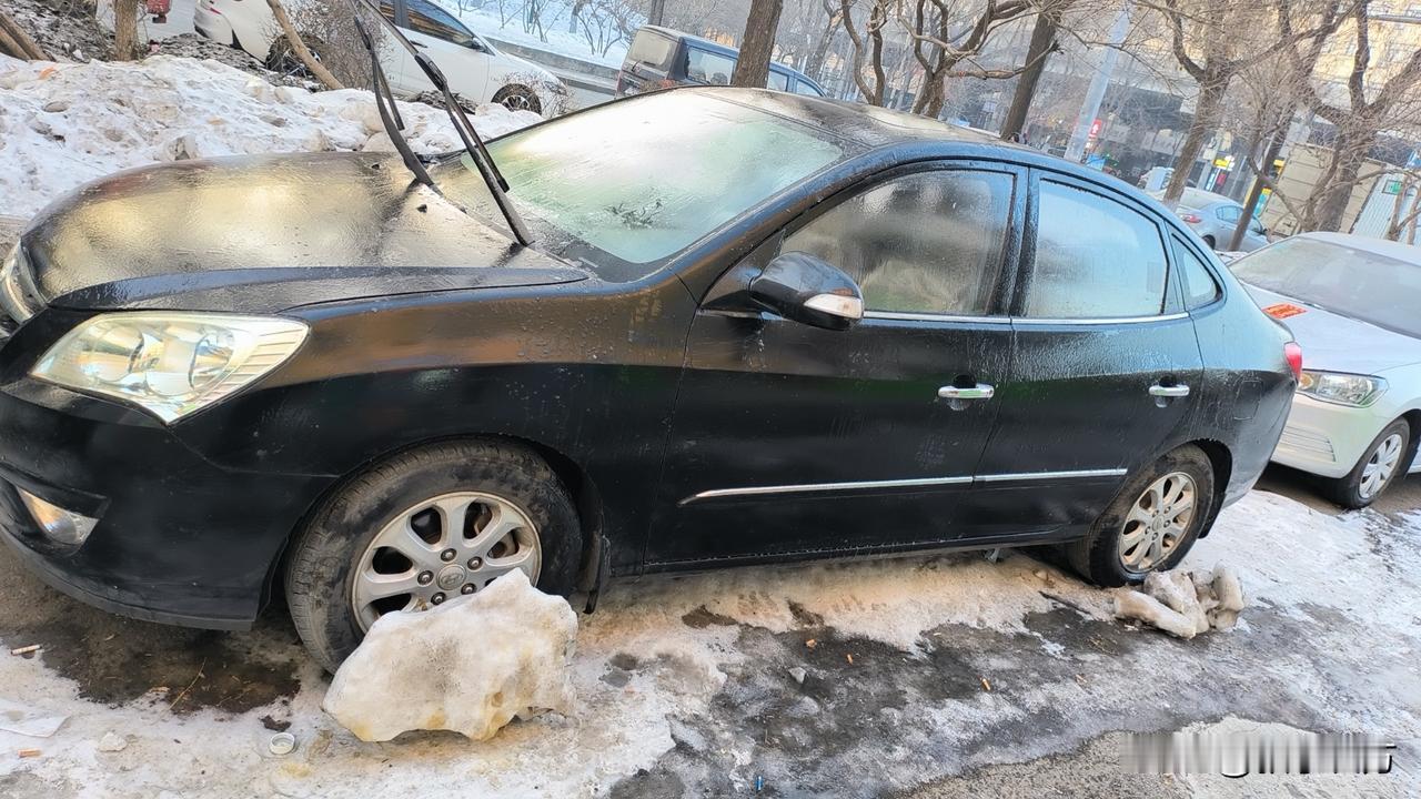 2010年的北京现代悦动，我去吉隆坡槟城一个月，回来又在北京玩了十天。回来哈尔滨