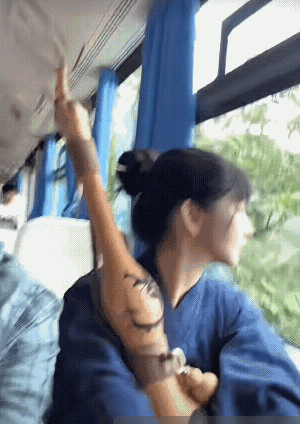 这尖鼻子尖眼的，这水灵灵的！这自然的流海！连老夫都情不自禁的为你点赞！[强]