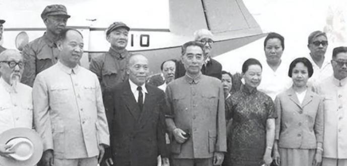 1965年7月，毛主席宴请李宗仁和夫人郭德洁。见面时，毛主席一脸认真地说：“德邻