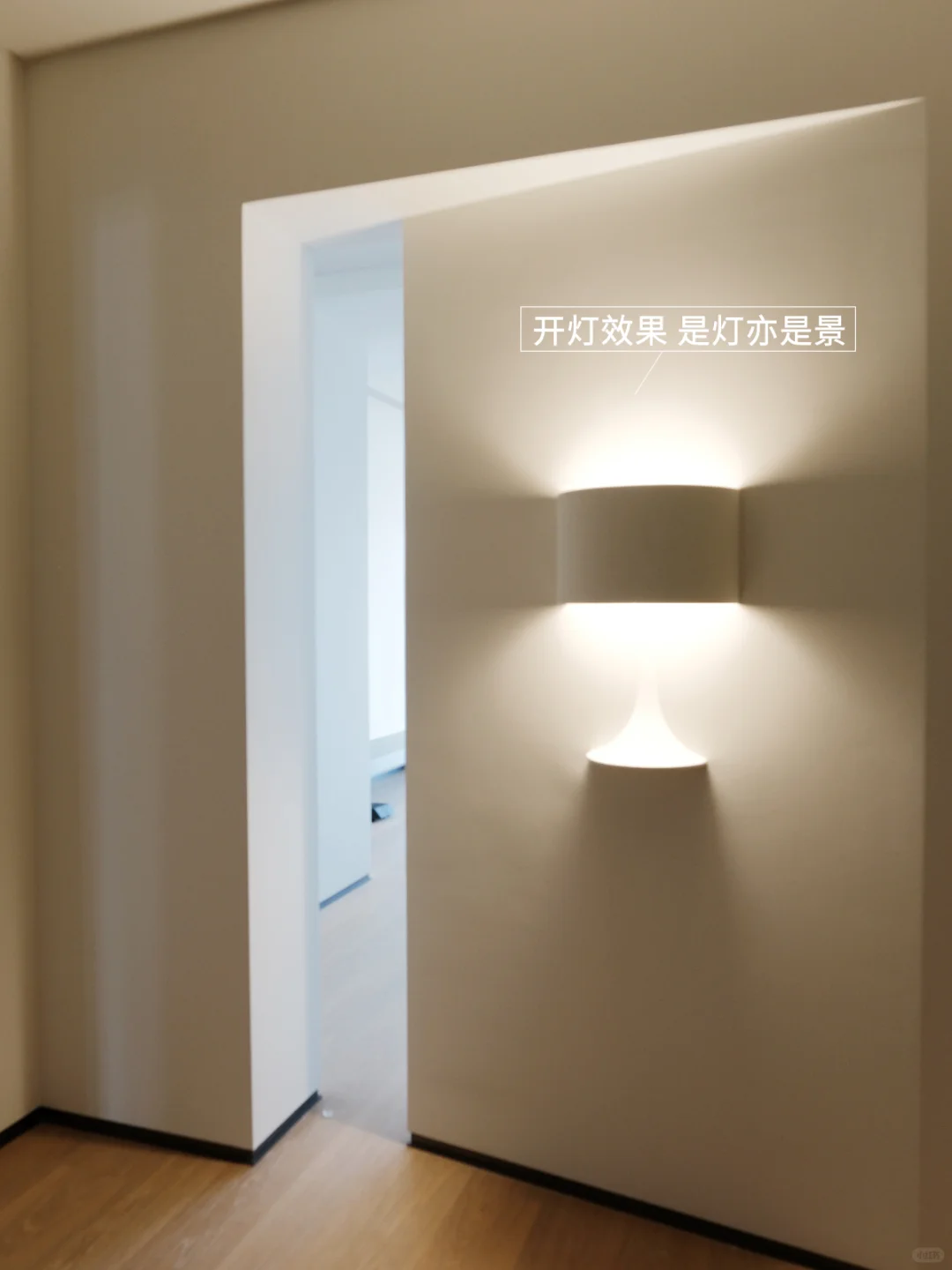 有趣的灯万里挑一 台灯居然卡在墙上了