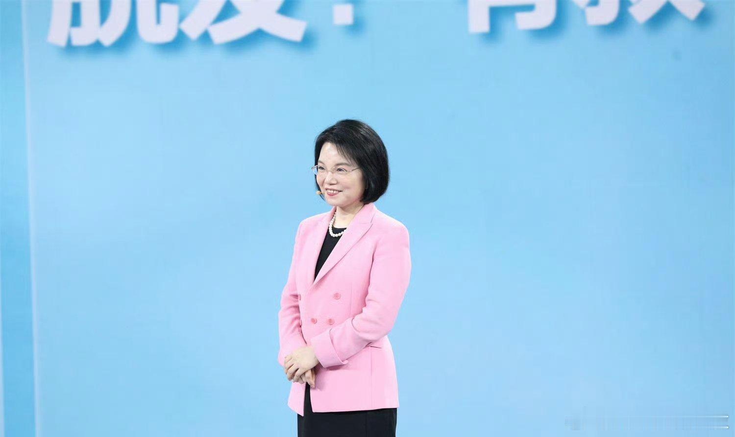 【 北大研发的治脱发新药在路上了 】【 女性可能出现圣诞树式脱发 】标题：新药研