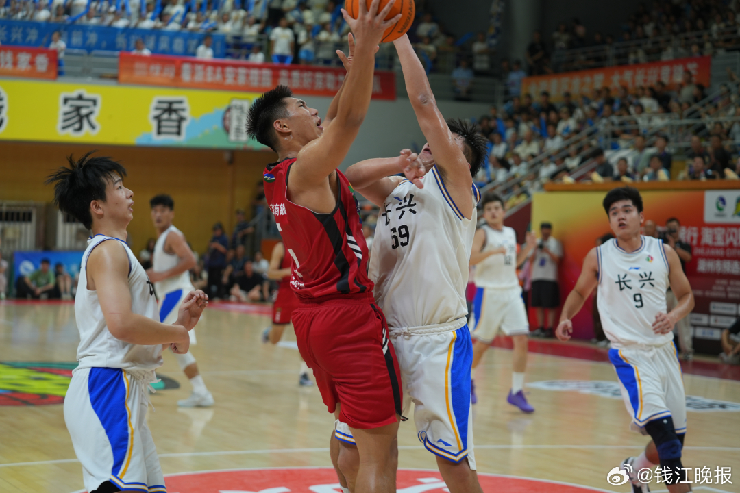 【#安吉拿下浙BA湖州王决赛首胜#】7月31日，浙BA赛场上，共有湖州、衢州两个