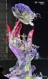 蔡依林鸟巢璀璨之花 蔡依林鸟巢演唱会热度居高不下，璀璨之花作为定制道具大放异彩，