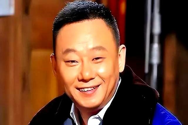 看到邵峰这段经历，心里一下子发紧。
1999年，儿子才一岁，妻子赵霞却被查出系统