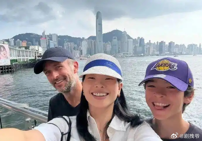 从“丑模”到人生赢家：吕燕带着大20岁法国老公度假，13岁儿子帅出天际，她早把质