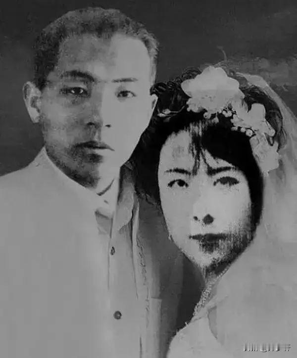 于凤至离婚后独居半生，只深爱张学良，墓碑上深刻“张于凤至”，至死不渝的爱情令人感