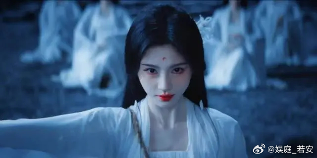 《月鳞绮纪》这剧，说是双男主双女主、四人平番，可镜头待遇明显有差。鞠婧祎镜头里那