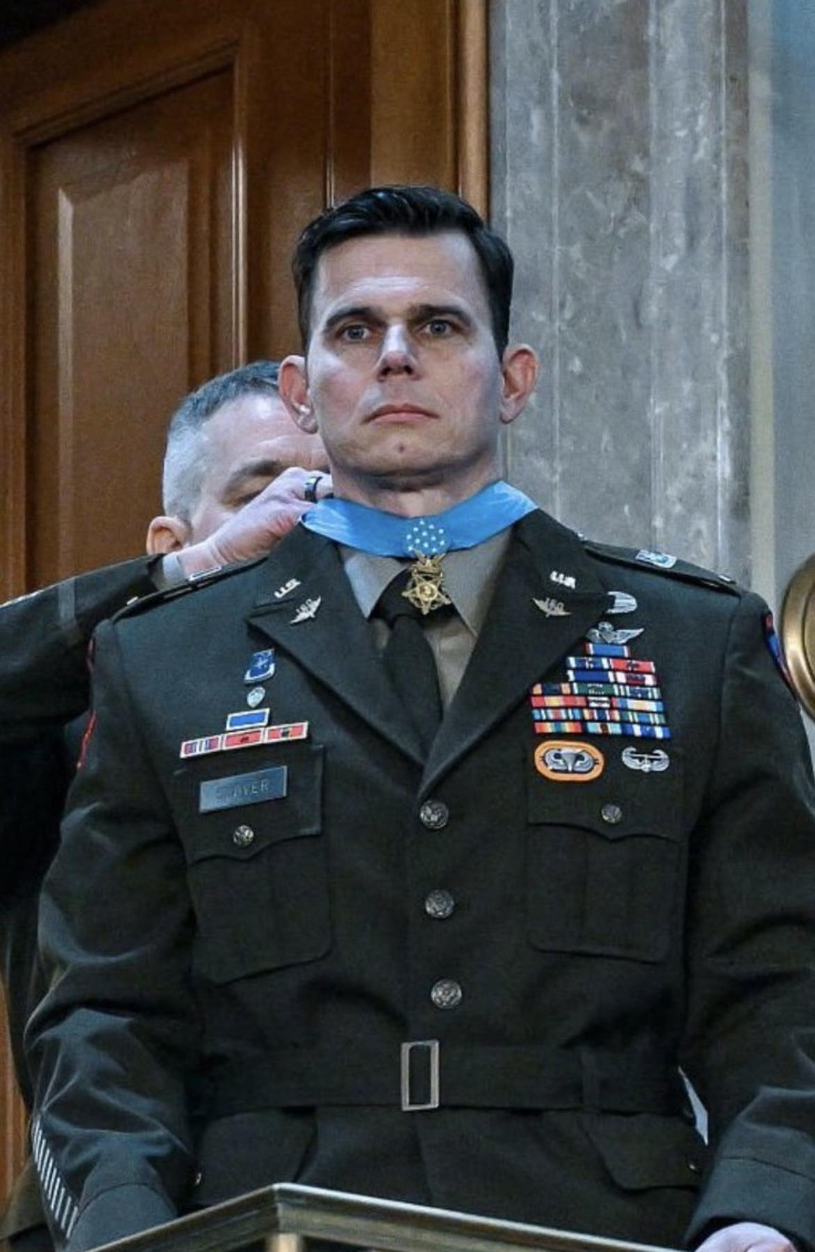 马杜罗现在估计心里不是滋味。

他怎么也不会想到，

抓捕他的行动里，美军直升机