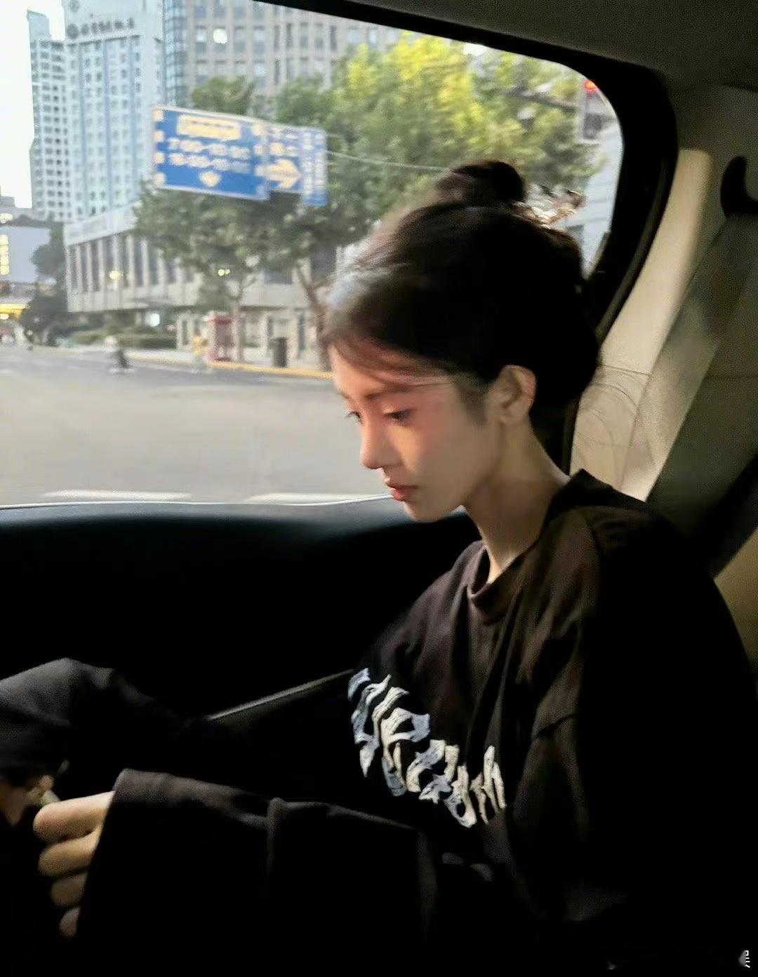 天天有人拿鞠婧祎和迪丽热巴比，鞠婧祎的高定数量和迪丽热巴有法比吗？ ​​​