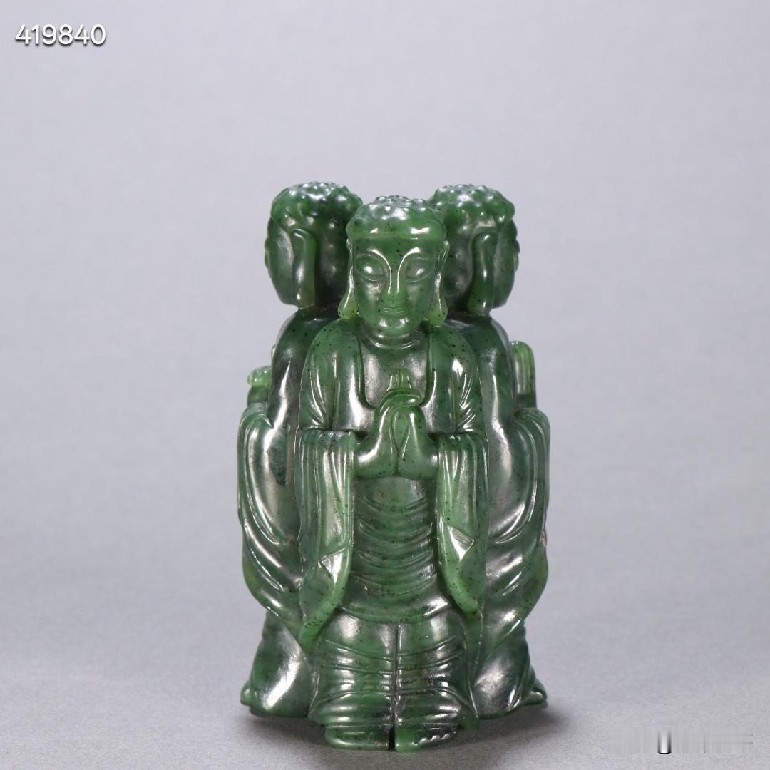 旧藏 碧玉三世佛
规格：高9.2cm宽5.3cm