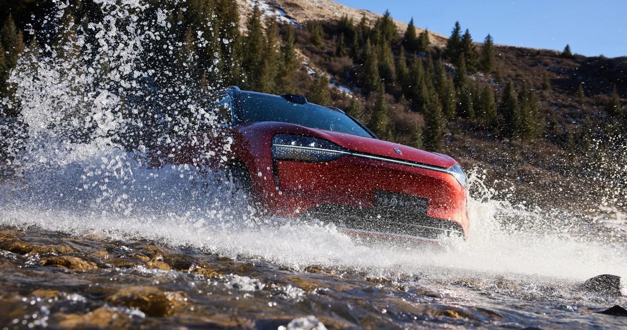 AITO问界系列车型的 “倾心瞬间”
1.	高颜值一见倾心：AITO问界系列在设